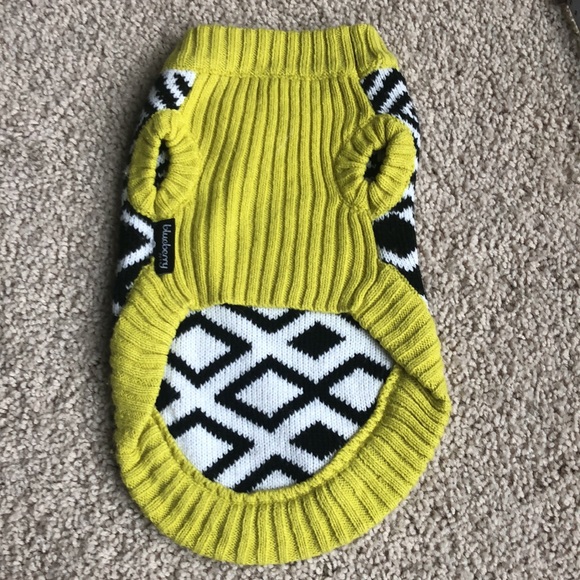 *LAST CHANCE, DONATING SEPTEMBER 30TH* BEAUTIFUL DOG SWEATER - Picture 2 of 2